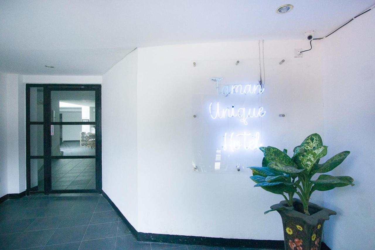 Taman Unique Hotel Сенгиги Екстериор снимка